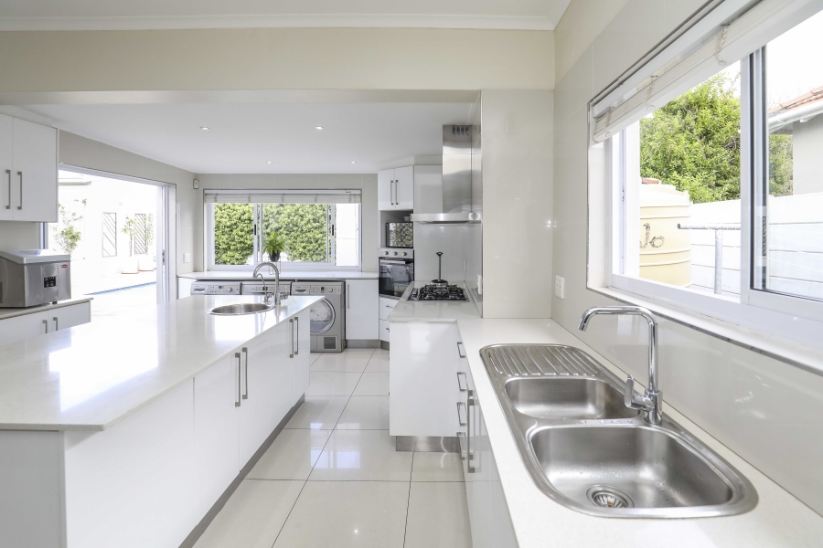 3 Bedroom Property for Sale in Claremont Western Cape